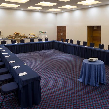 מלון Camino Real Pedregal Mexico מראה חיצוני תמונה A meeting room at the Sheraton Vistana Resort