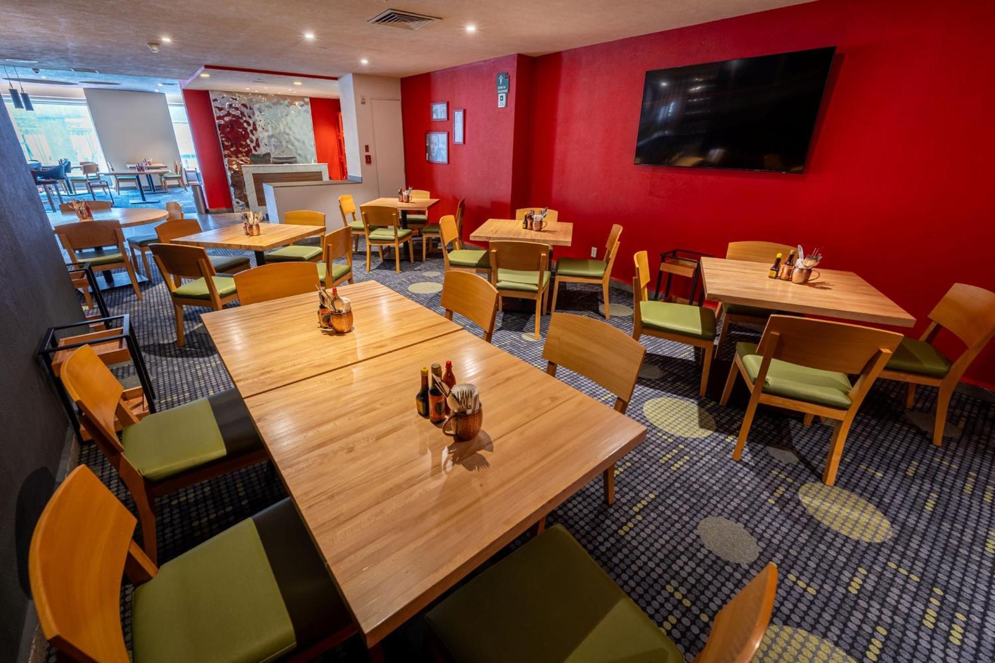 מלון Camino Real Pedregal Mexico מראה חיצוני תמונה The interior of a typical Premier Inn dining room