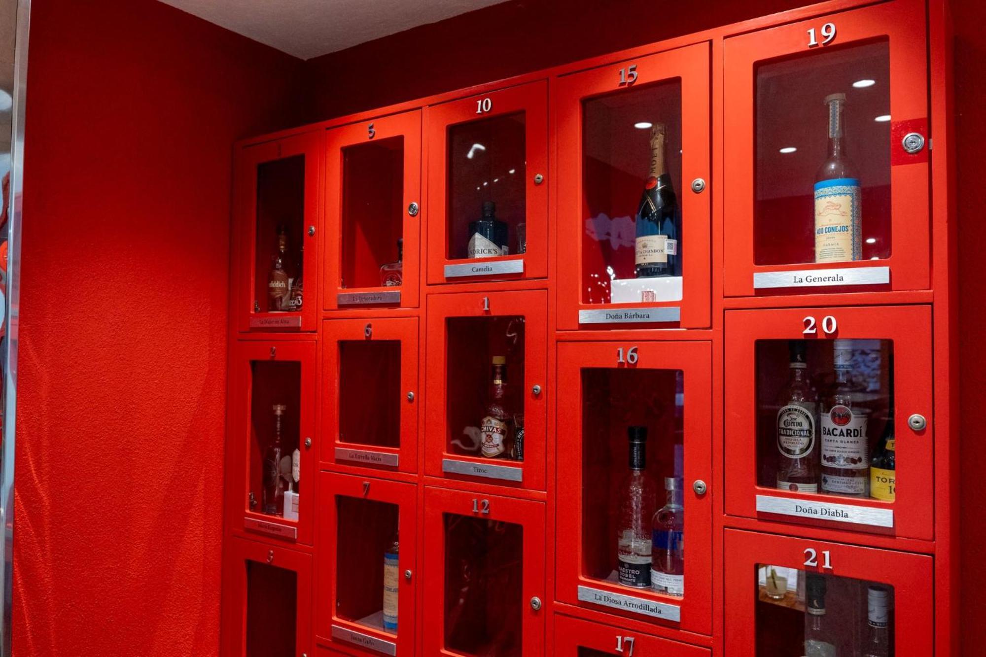 מלון Camino Real Pedregal Mexico מראה חיצוני תמונה Wine lockers at a wine bar